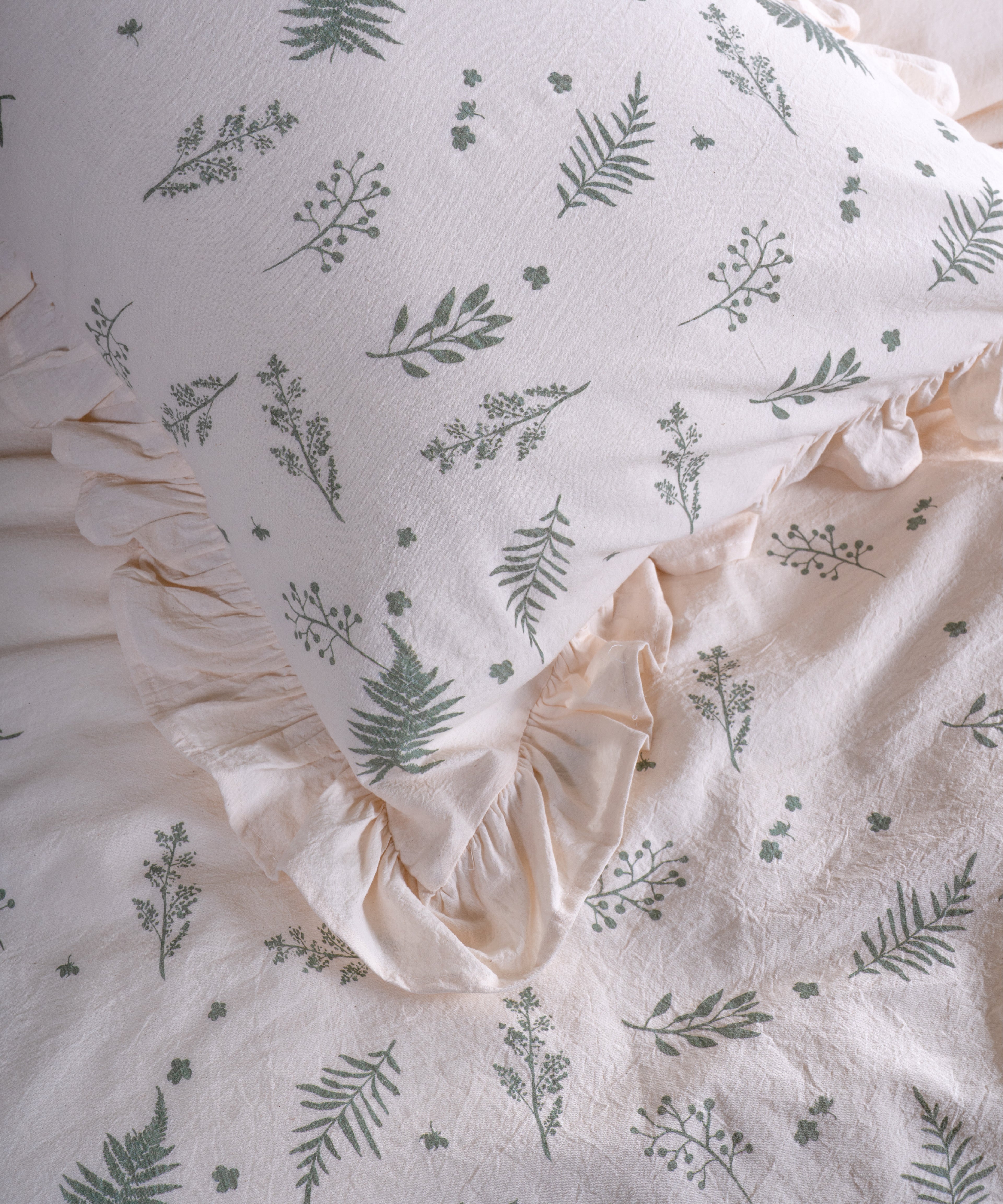 Bahar tonlarıyla huzurlu ve sofistike bir yatak odası