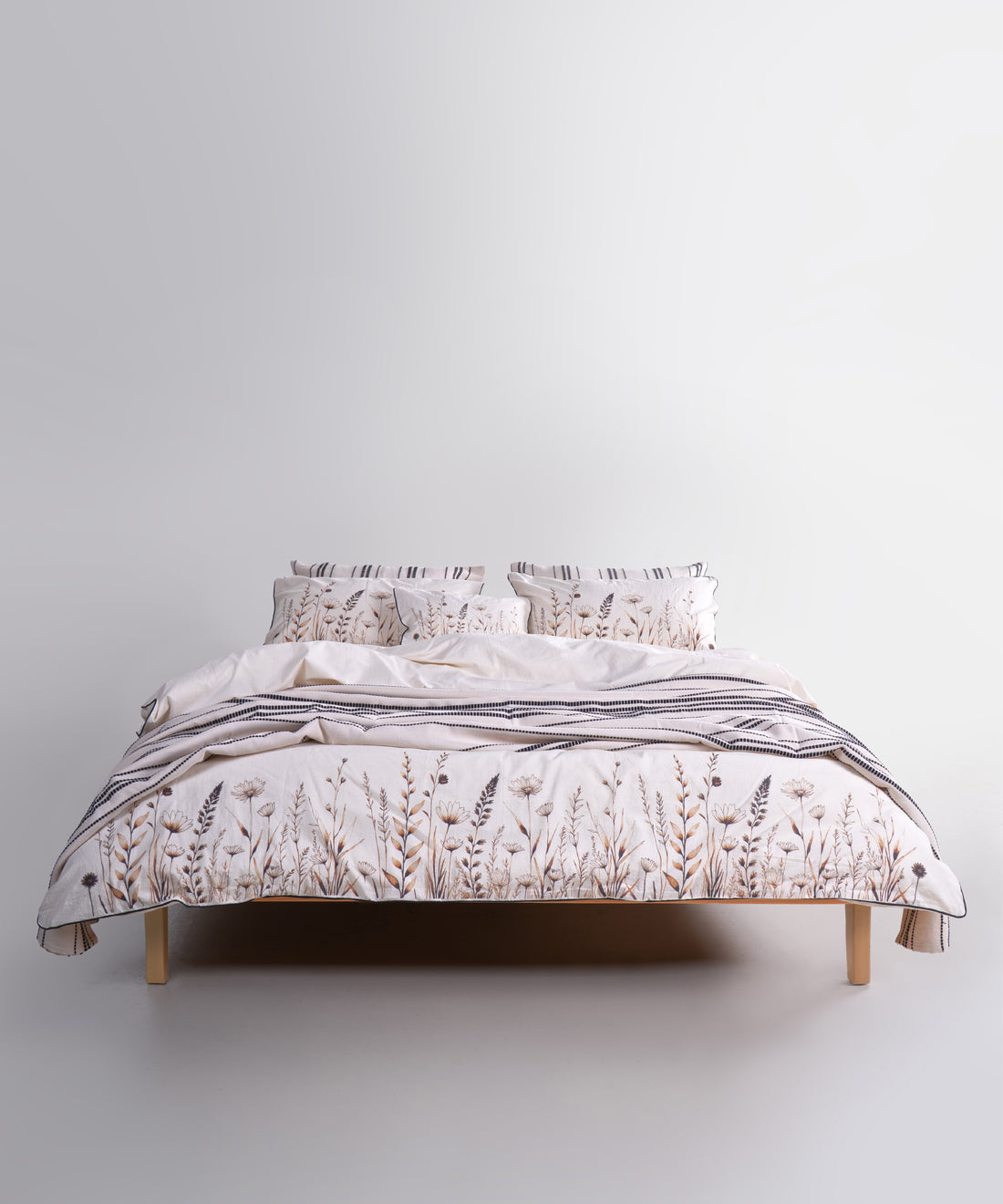 Toprak tonlarının yumuşak uyumuyla zamansız bir tasarım