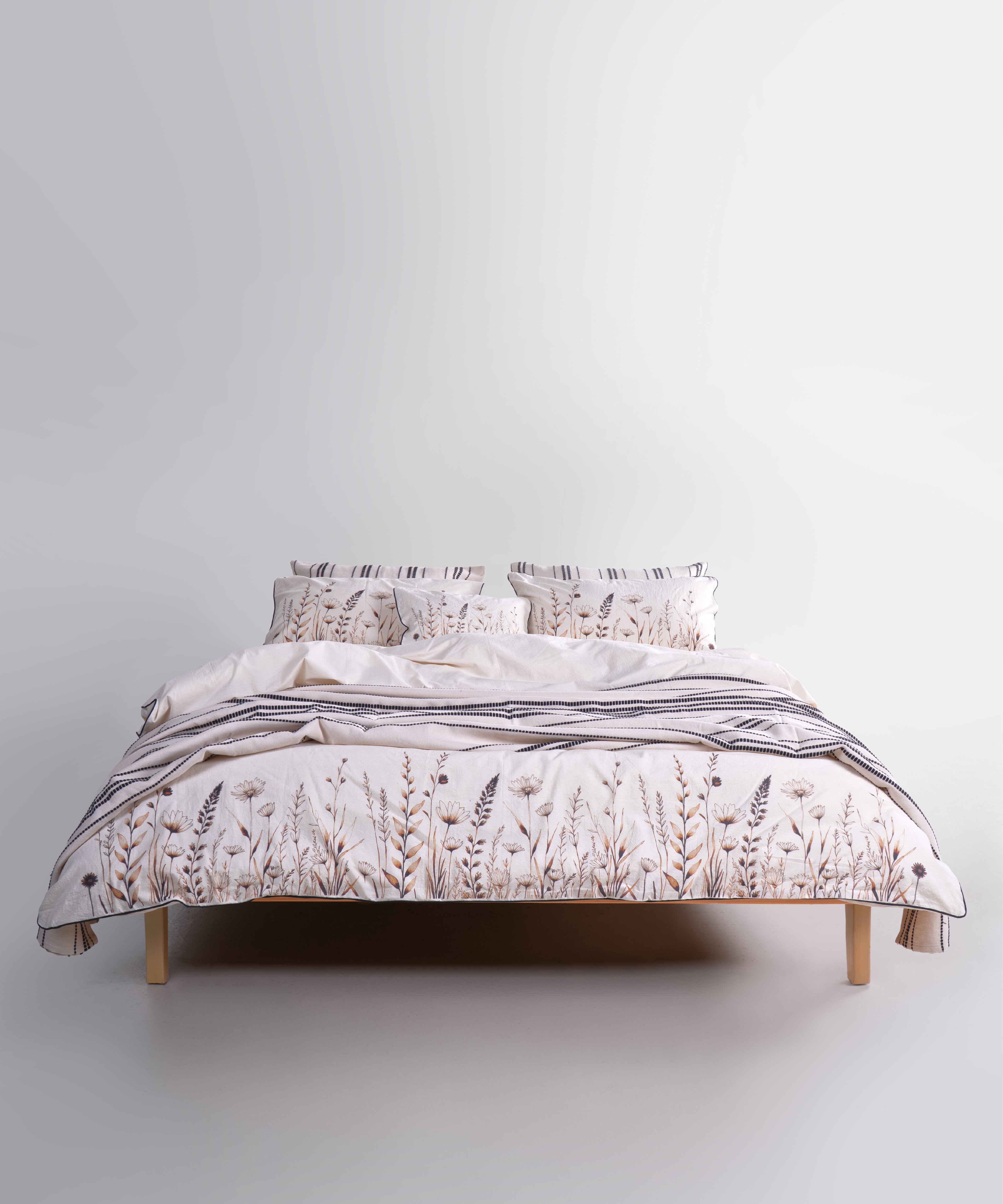 Toprak tonlarının yumuşak uyumuyla zamansız bir tasarım