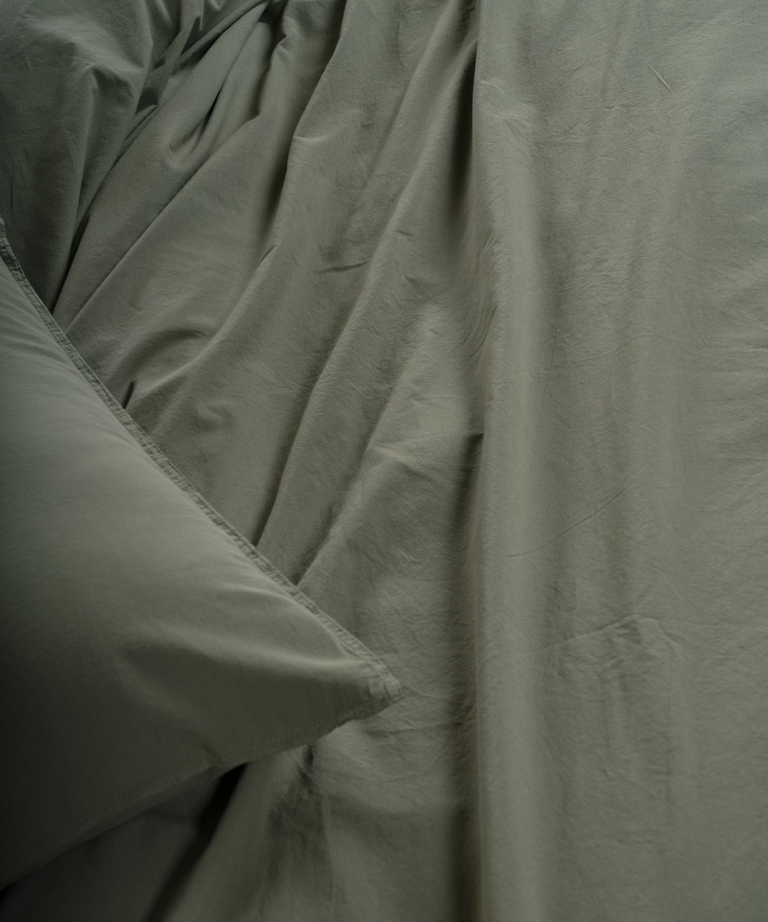  Capulet Olive düğme kapamalı pamuk nevresim detayı