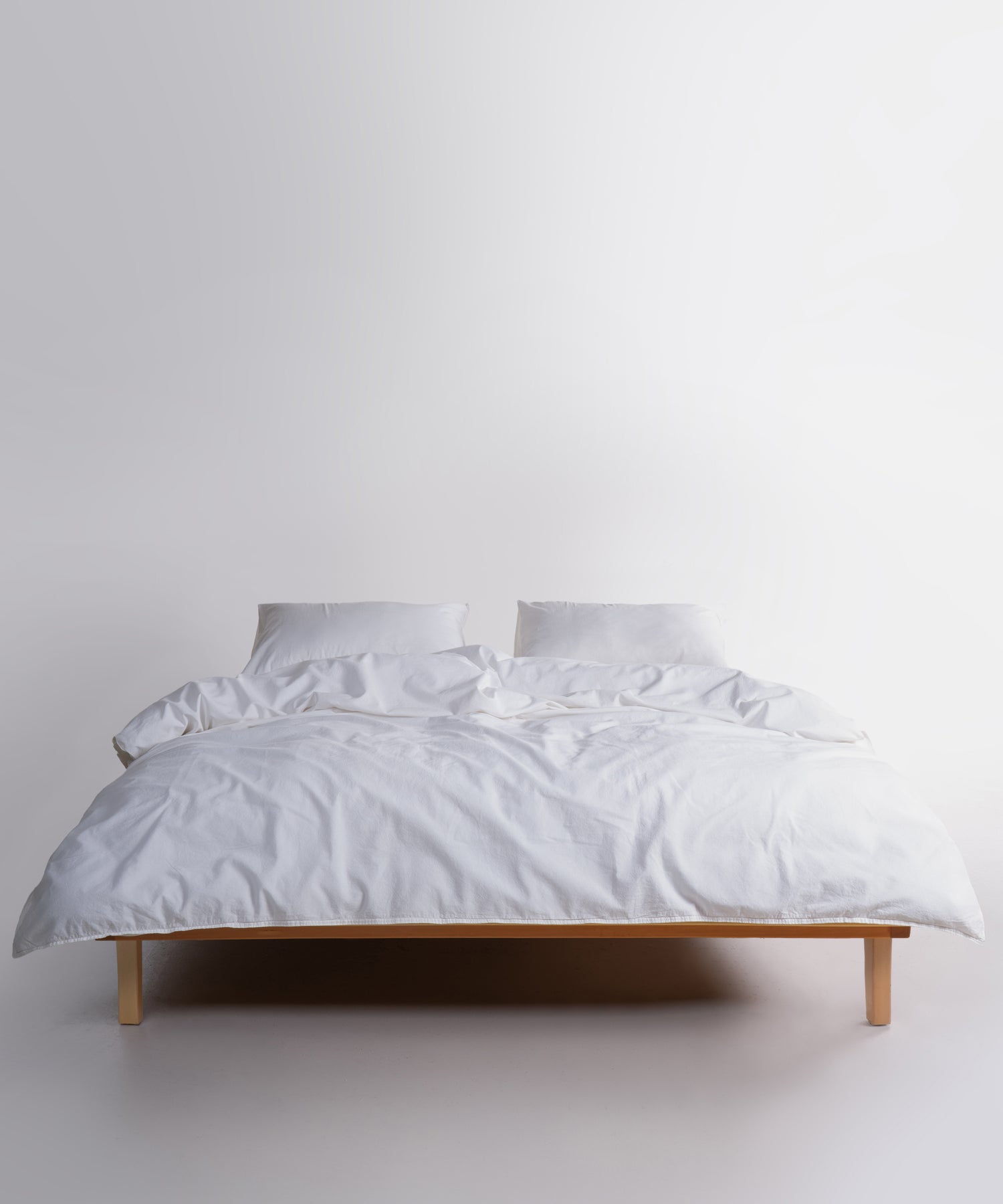 %100 pamuk stonewash kumaşla yumuşak ve nefes alan dokunuş.