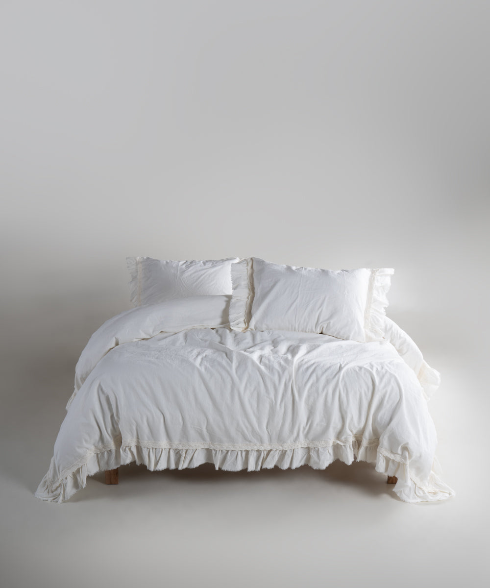 %100 pamuk stonewash kumaş, nefes alan yapısı ve ipeksi hissiyle üst düzey konfor sunar.