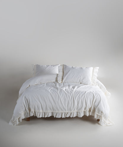 %100 pamuk stonewash kumaş, nefes alan yapısı ve ipeksi hissiyle üst düzey konfor sunar.