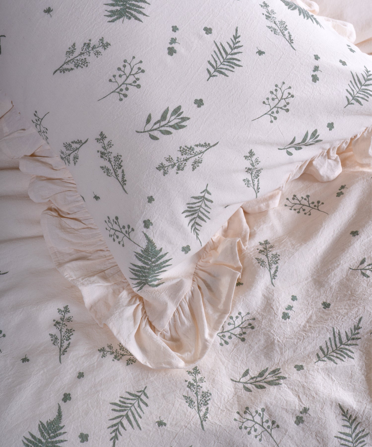 Bahar tonlarıyla huzurlu ve sofistike bir yatak odası