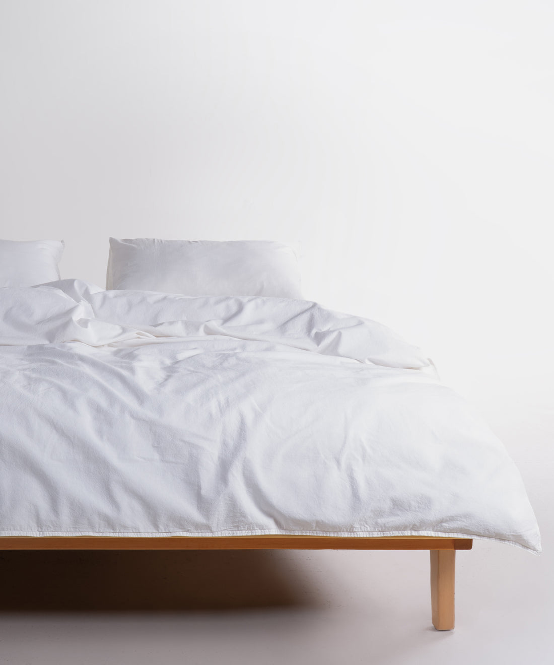 Stonewash işlemiyle ekstra yumuşayan doğal pamuk kumaş.