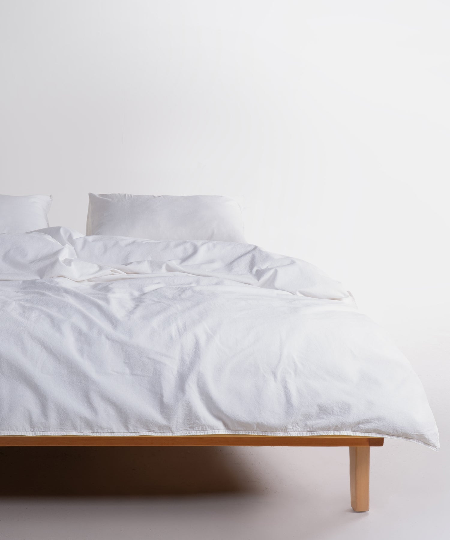 Stonewash işlemiyle ekstra yumuşayan doğal pamuk kumaş.