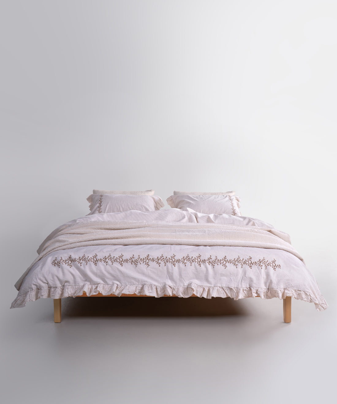 Özel yıkama teknolojisiyle ekstra yumuşak, nefes alabilen %100 pamuk doku