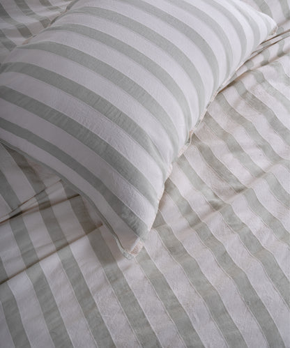 Dayanıklı çift iğne dikiş ve doğal pamuk yapısıyla uzun ömürlü konforlu kullanım