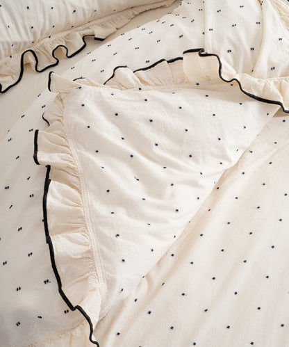 fırfır kenarları nakışlı nevresim ve 2 adet 50x70 yastık kılıfı detay görünüm