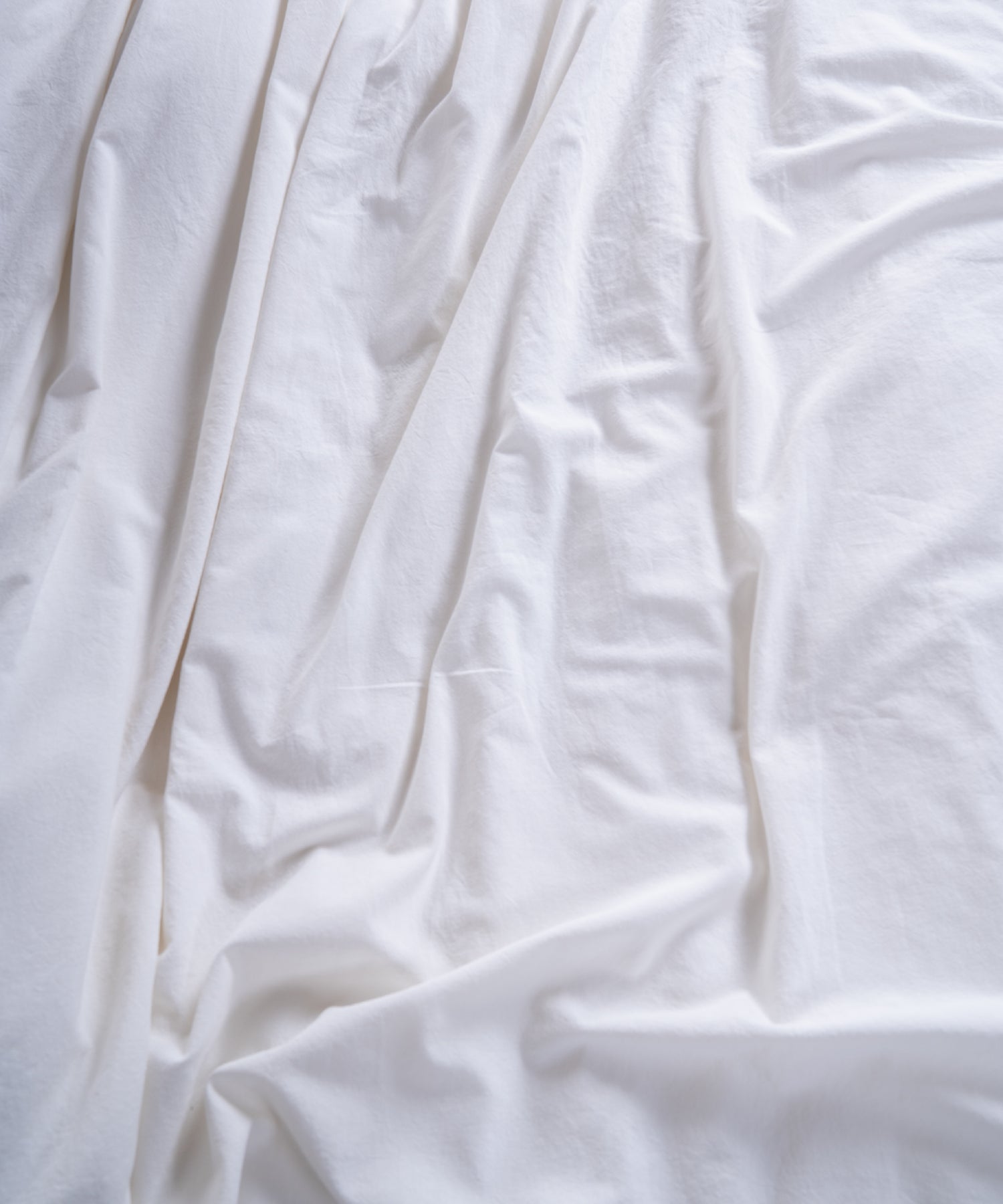 Snow White tonuyla ferah, sofistike ve zamansız yatak odaları için tasarlandı.