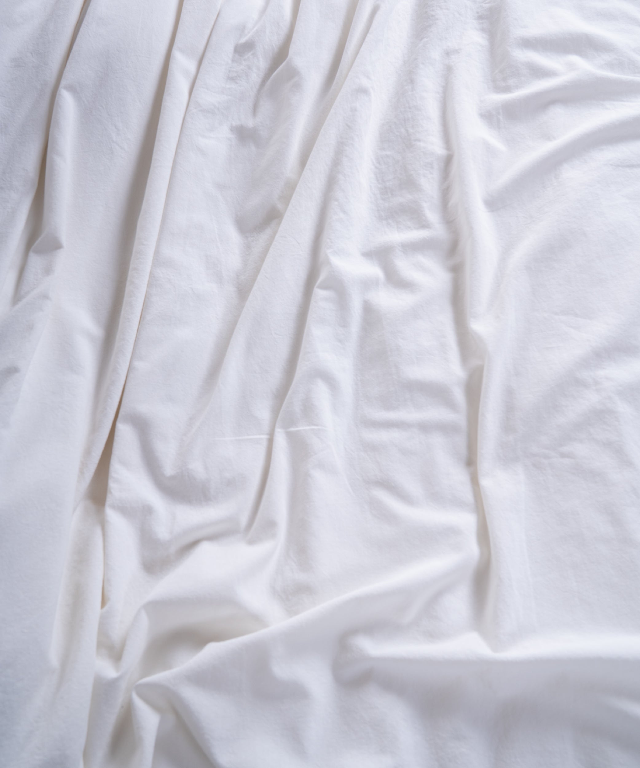 Snow White tonuyla ferah, sofistike ve zamansız yatak odaları için tasarlandı.