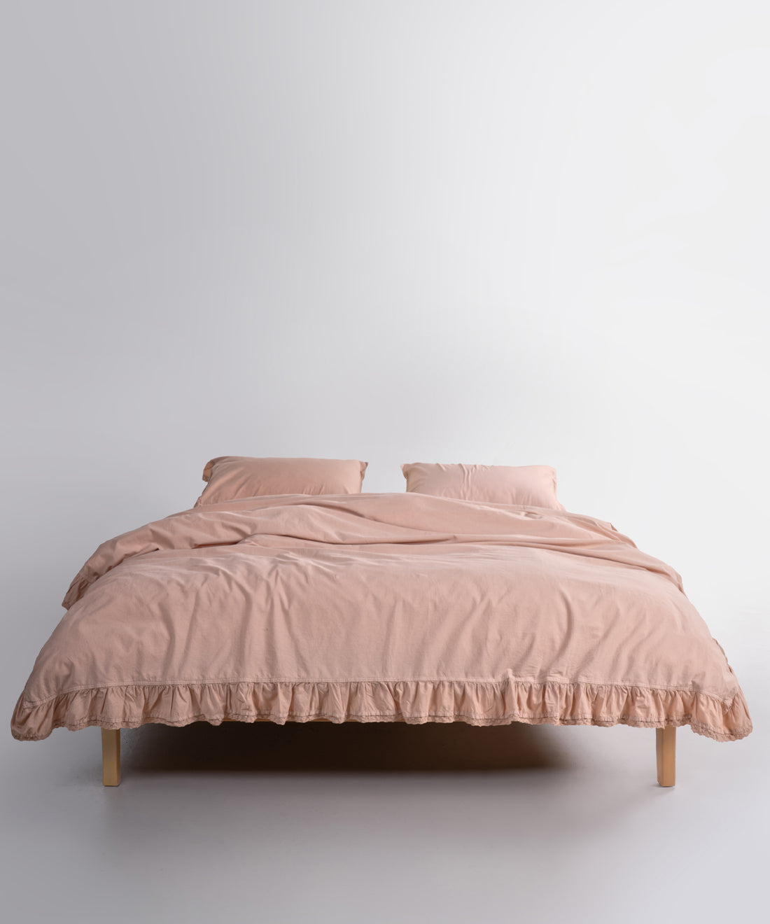 Sicilia Akdeniz Beji nevresim takımı ruffle lace fırfır detay yakın çekim 100 pamuk doğal kumaş
