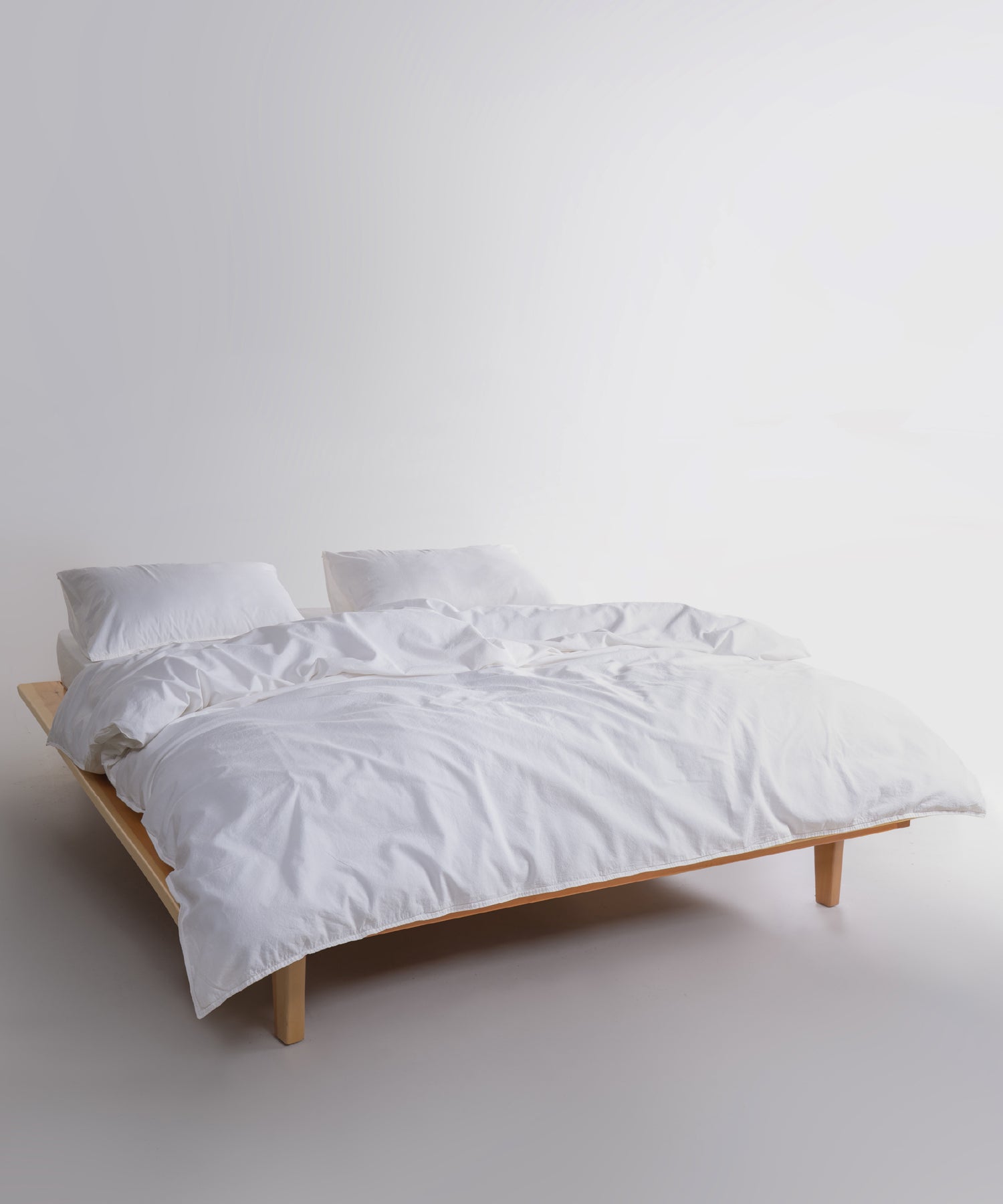 Beyazın zamansız elegansı ile gün boyu konfor.