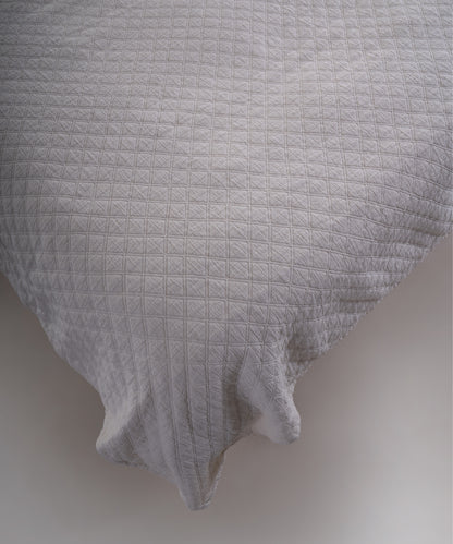 Taş yıkama işlemli %100 pamuk yatak örtüsü kumaşının yumuşak ve doğal dokusu, Snow White yakın plan