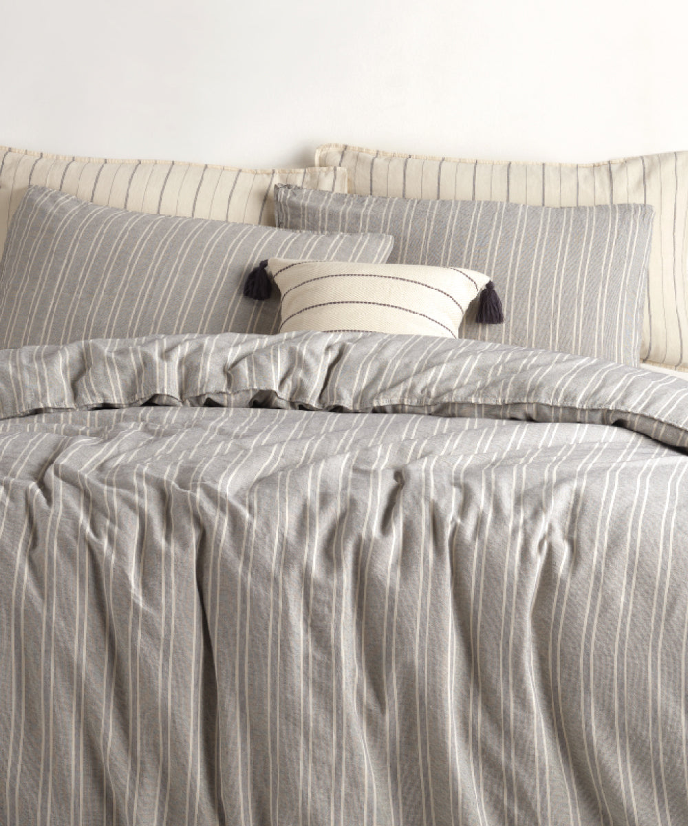 İpliği boyalı yoğun lacivert çizgili %100 pamuk garmentwash kumaş dokusu