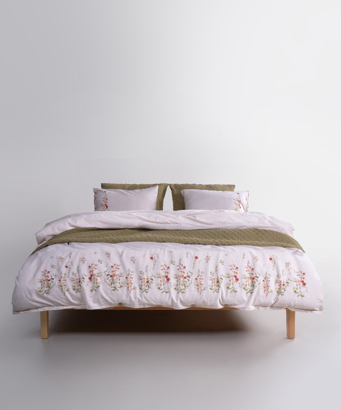 Garmentwash işlemi sayesinde ekstra yumuşak, nefes alabilen pamuk dokusu