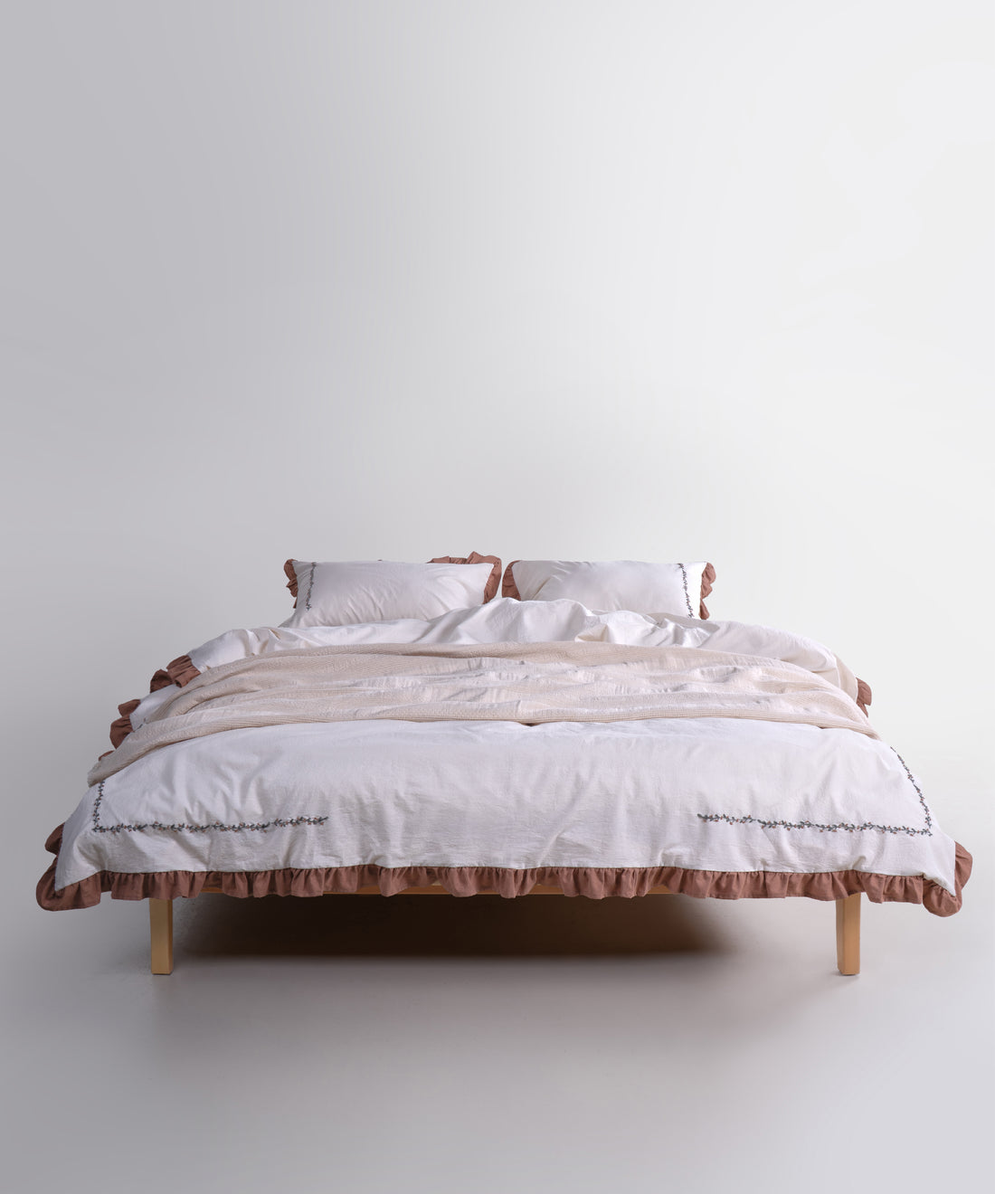 Minimal dokunuşlar ve yumuşak bitişlerle zamansız tasarım