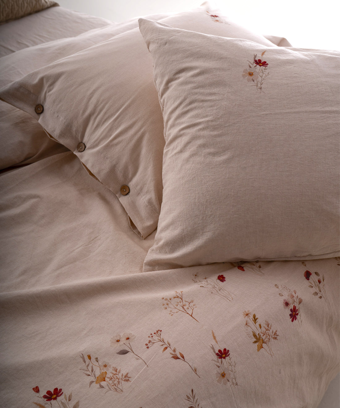 Bahar çiçeklerinden ilham alan zarif desenler