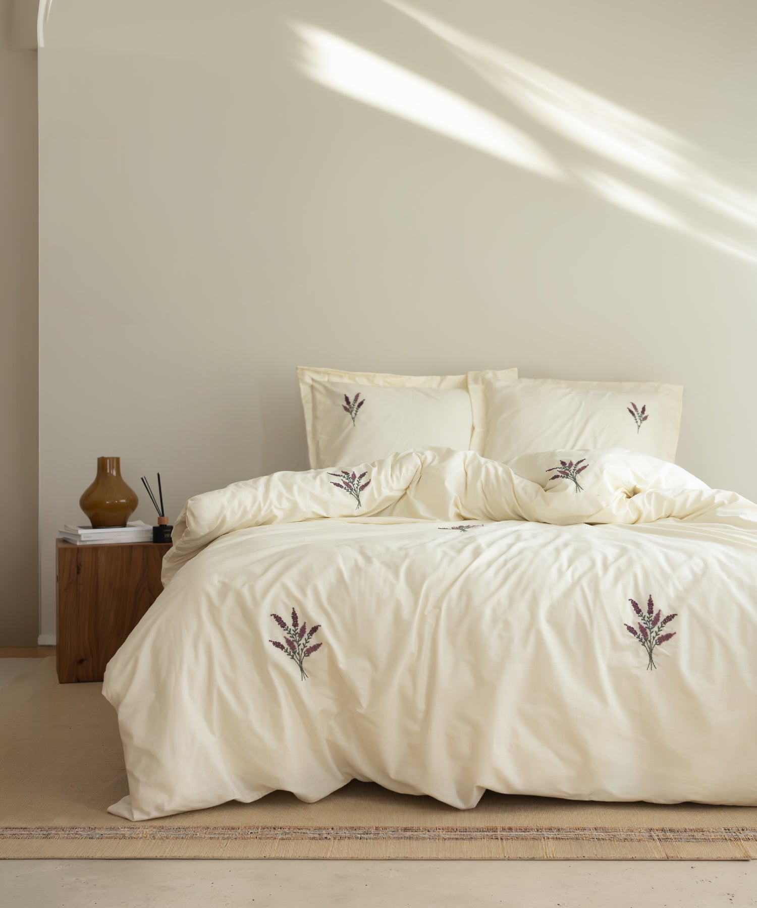 Lavanta Nakışlı %100 Pamuk Nevresim Seti 200x220 cm – Oxford Yastık Kılıfı (2 Adet)