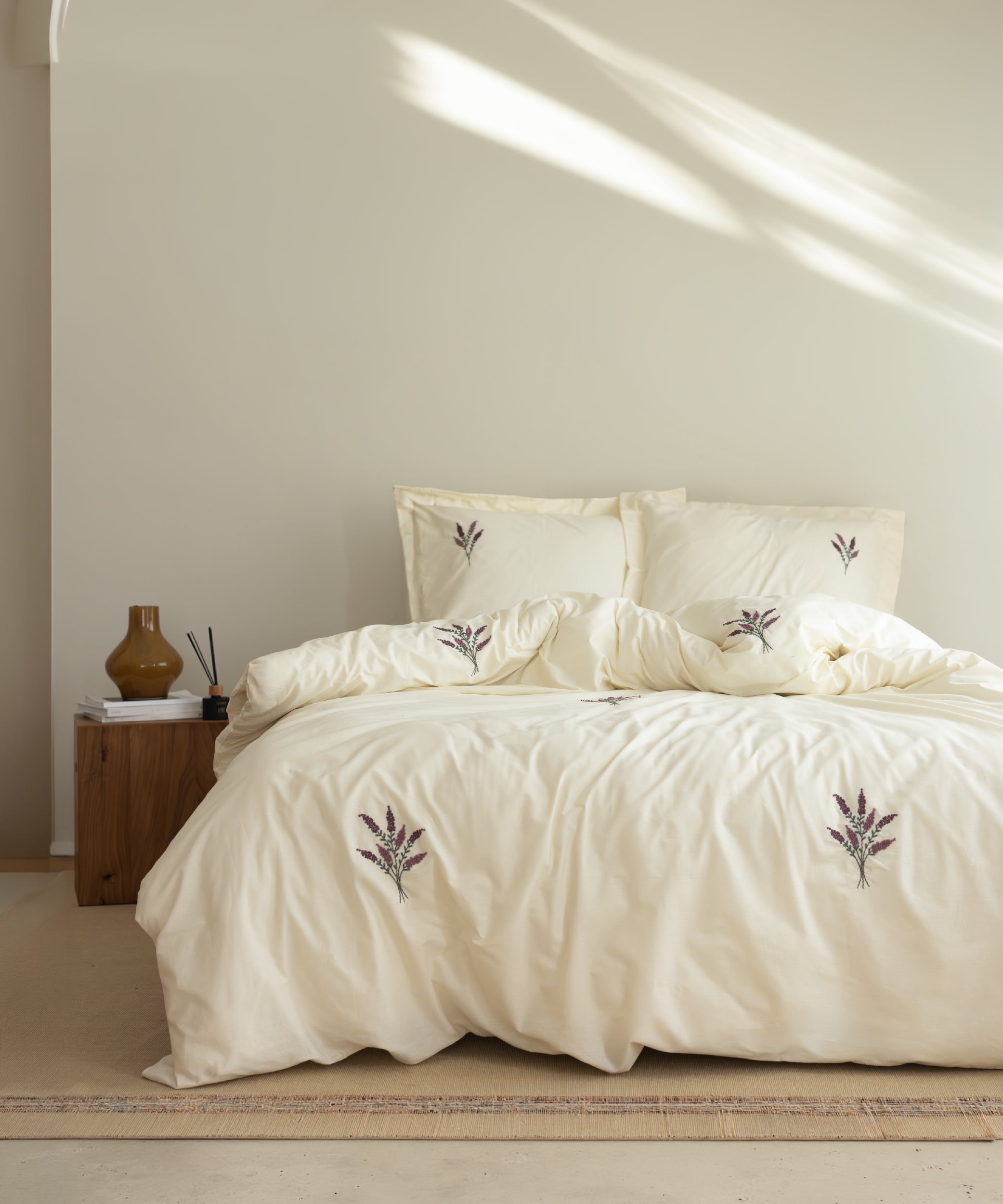 Lavanta Nakışlı %100 Pamuk Nevresim Seti 200x220 cm – Oxford Yastık Kılıfı (2 Adet)