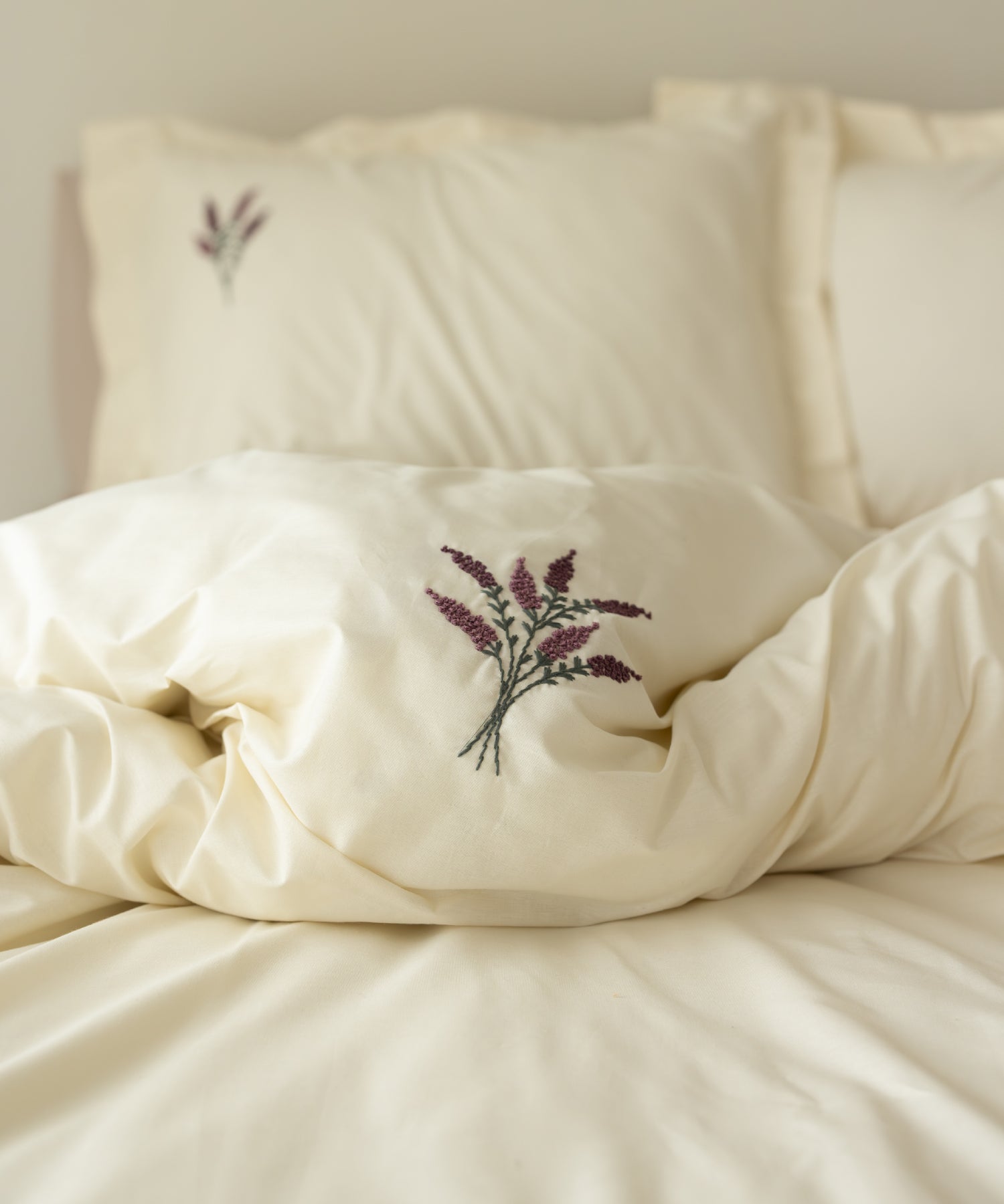 Lavanta Nakışlı %100 Pamuk Nevresim Seti 200x220 cm – Oxford Yastık Kılıfı (2 Adet)