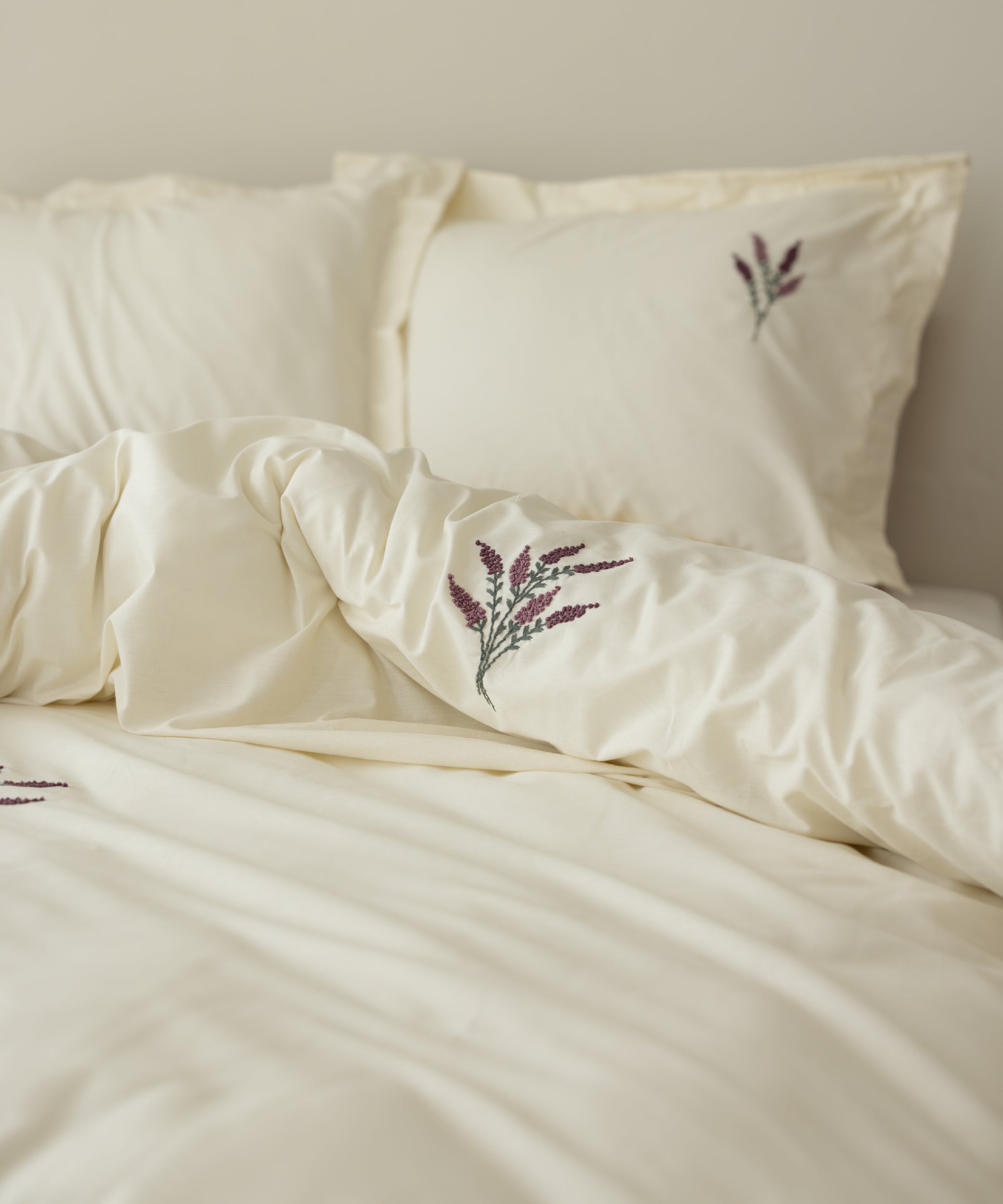 Lavanta Nakışlı %100 Pamuk Nevresim Seti 200x220 cm – Oxford Yastık Kılıfı (2 Adet)